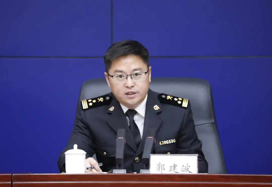 济南邮局海关副关长郭建波在济南市政府新闻办发布会主席台发言